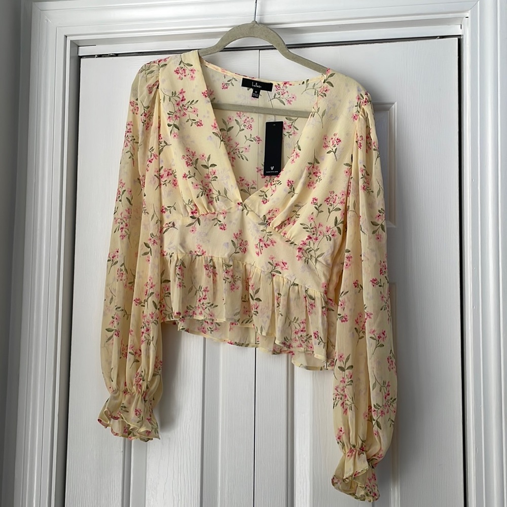 Lulus floral top. NWT.